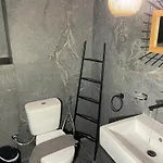 בית נופש Mavrokastro אדאמאס