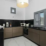 Mavrokastro * אדאמאס