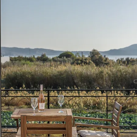 Mavrokastro Holiday home *