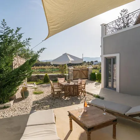 Holiday home Mavrokastro Adamantas (Milos)