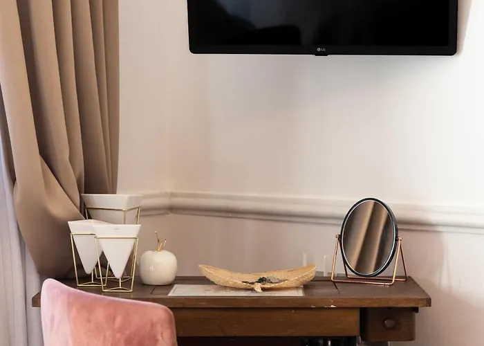 Mavrokastro * アダマス