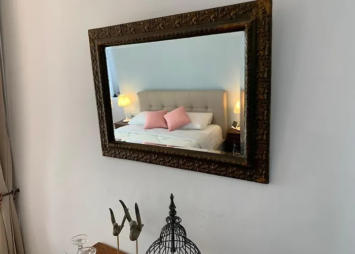 Mavrokastro 아다마스