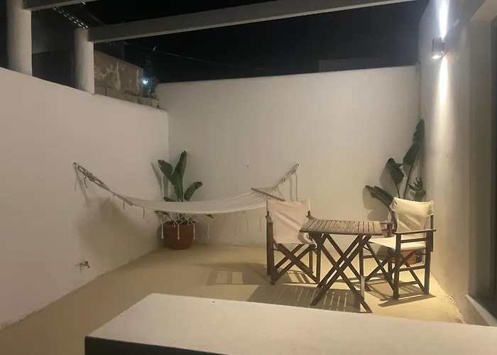 Mavrokastro Semesterbostad Adamantas (Milos)