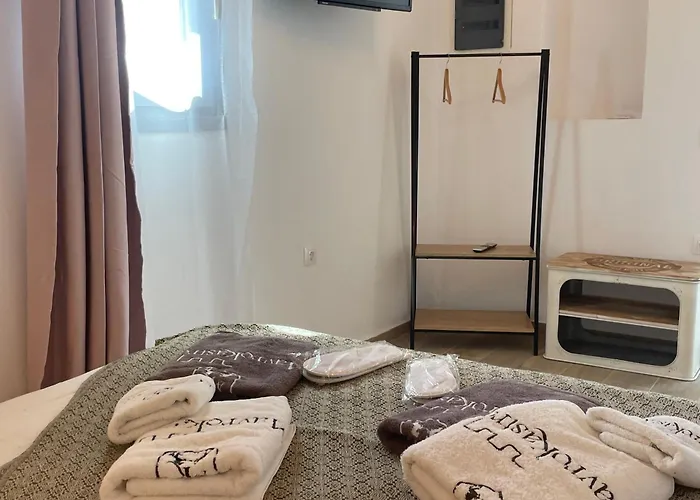 Mavrokastro * Adamantas (Milos)