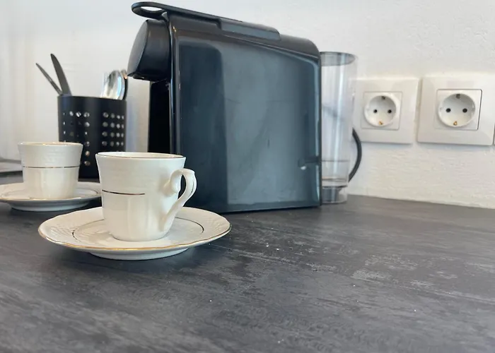 Mavrokastro 아다마스