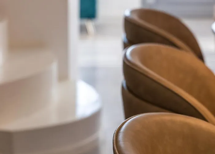 Mavrokastro 아다마스